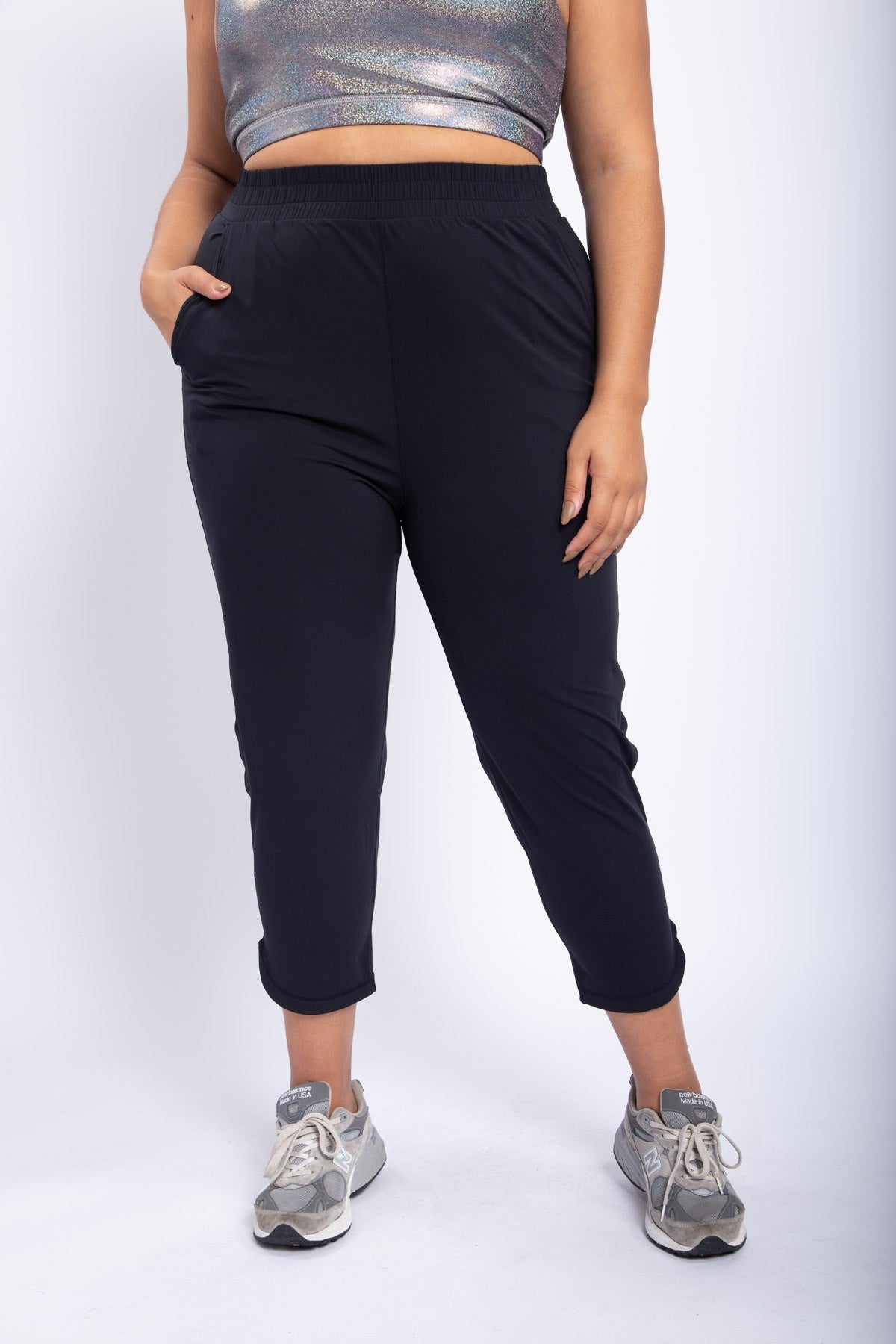 Joggers with Curved Notch Hem